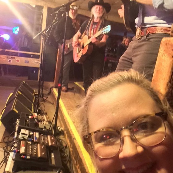 Hey there Poshers! - Picture 4 of 8